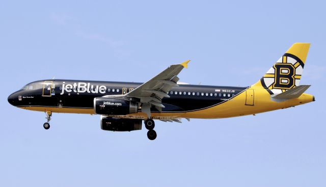 Airbus A320 (N632JB)