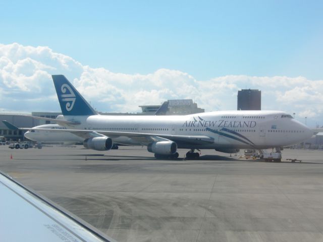 Boeing 747-400 (ZK-NBT)