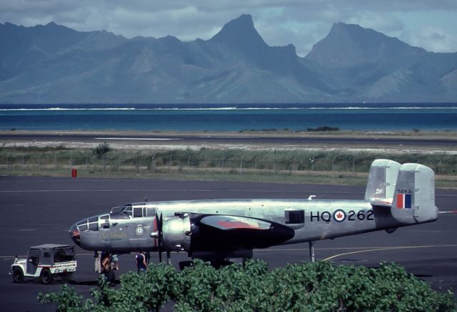 DKH262 — - Photo prise en 1982 à tahiti