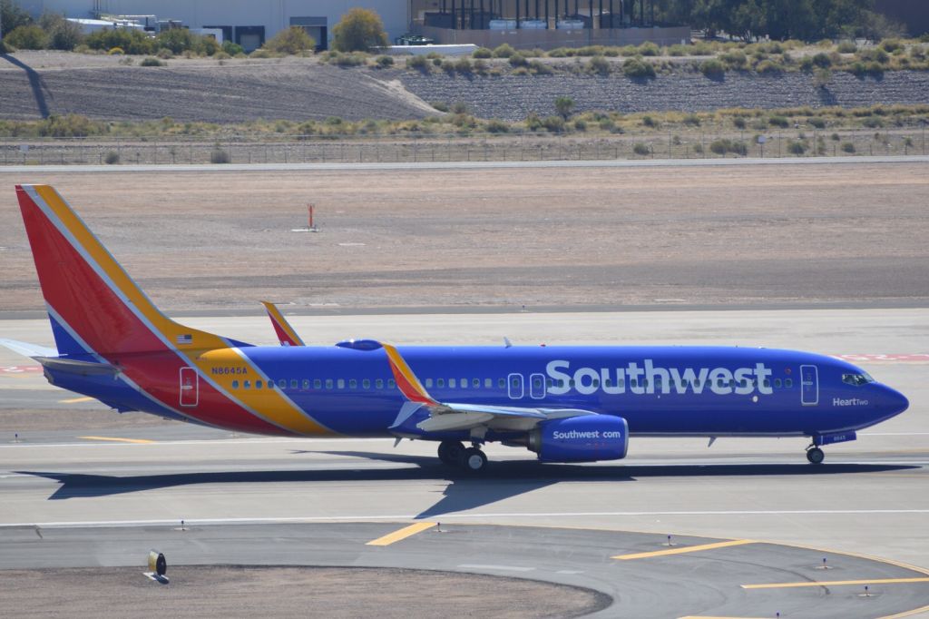 Boeing 737-800 (N8645A) - Rolling down RWY 25R