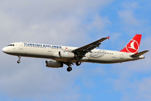 Airbus A321 (TC-JRT)