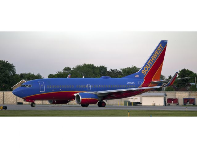 Boeing 737-700 (N268WN)