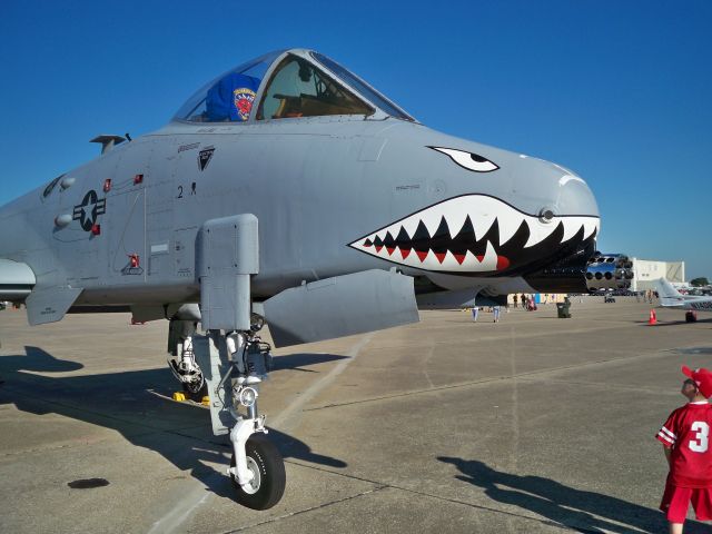 Fairchild-Republic Thunderbolt 2 — - Fairchild Republic A-10 Thunderbolt II Warthog at Lincoln, NE Airshow - 9/11/2011.