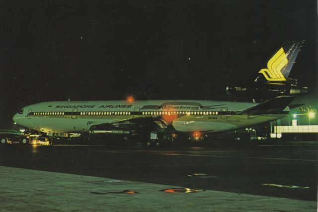 McDonnell Douglas DC-10 (9V-SDA) - scanned from postcardbr /Singapore airlines