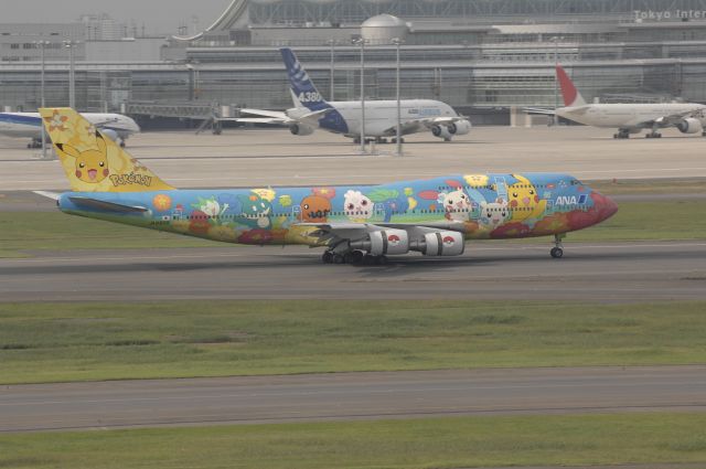 Boeing 747-400 (BON8956) - Landing at Haneda Intl Airport on 2010/10/16 Pokemon c/s