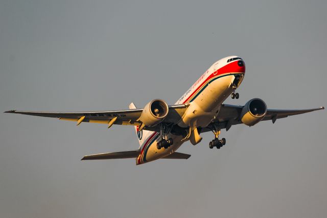 Boeing 777-200 (B-2077)