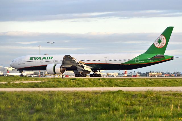 BOEING 777-300ER (B-16731)