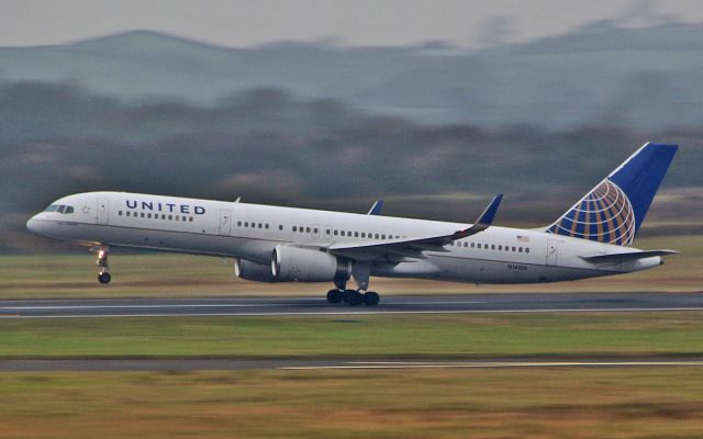 Boeing 757-200 (N14106) - united b757-2 n14106 dep shannon for newark 10/2/15.