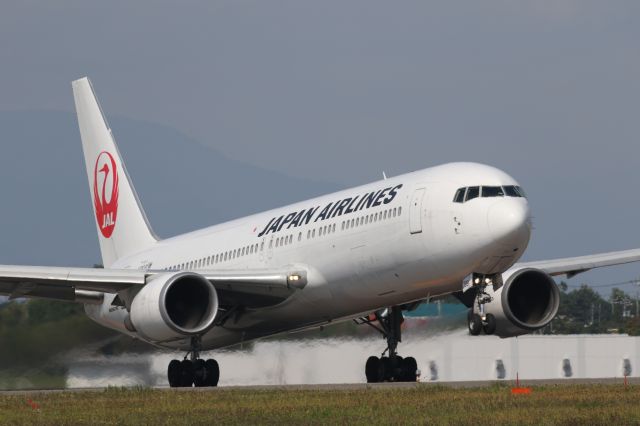 BOEING 767-300 (JA8399) - 21 September 2015HKD-HND.