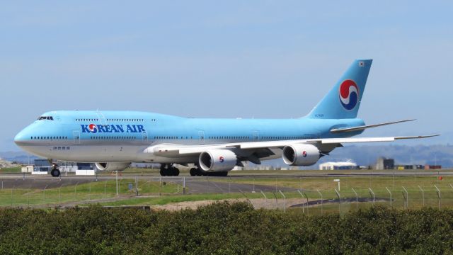 BOEING 747-8 (HL7638) - Holding for 23L.