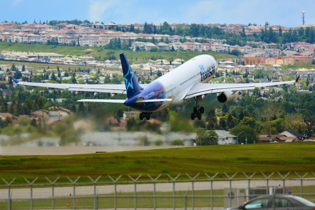 Airbus A330-200 (C-GTSI)