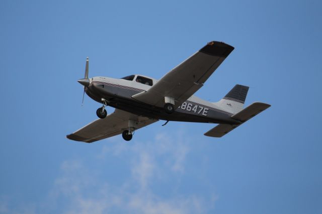 Piper Cherokee (N8647E)