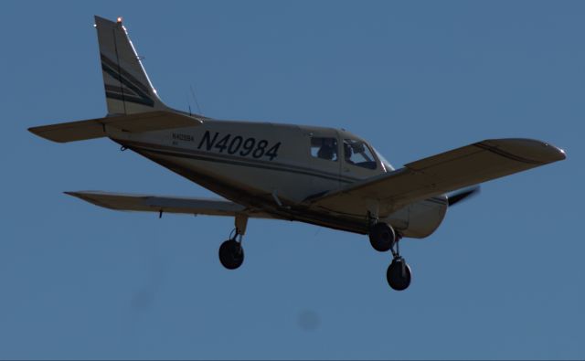Piper Cherokee (N40984) - LANDING ON RUNWAY 23br /2/11/23