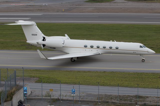 Gulfstream Aerospace Gulfstream V (01-0029) - Departing to Helsinki-Vantaa, Finland as SPAR90