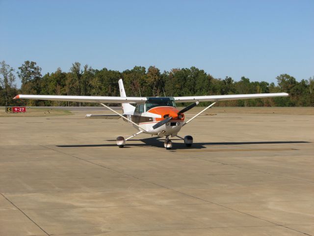 Cessna Skylane (N4UR)