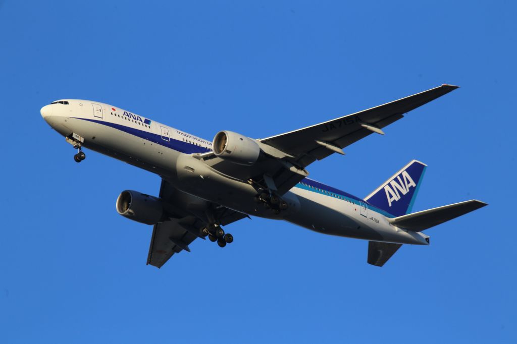 Boeing 777-200 (JA715A)