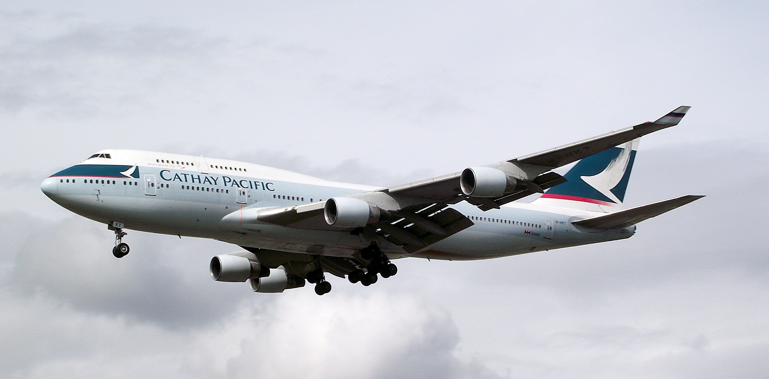 Boeing 747-200 (B-HKT) - Cathay Pacific