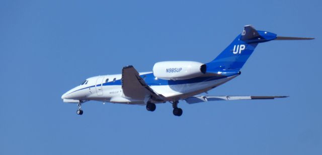 Cessna Citation X (N985UP) - About to touch down is this Cessna 750 Citation X in the Winter of 2024.