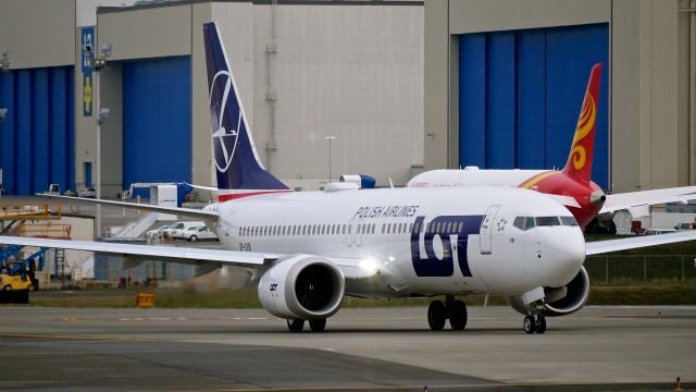 Boeing 737 MAX 8 (SP-LVB) - BOE377 taxis onto Rwy 16R during a C1 flight from KBFI on 12.16.17. (ln 6708 / cn 64068). This is the second B737 MAX 8 for LOT.