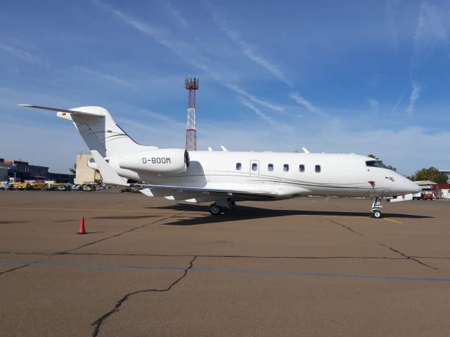 Bombardier Challenger 300 (D-BOOM)