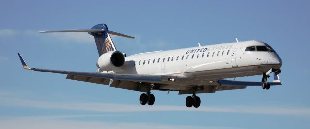 Canadair Regional Jet CRJ-700 (N782SK) - Landing on 35L.