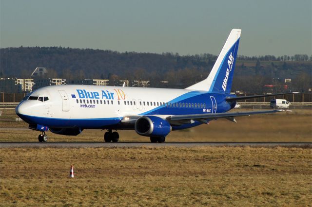 BOEING 737-400 (YR-BAK)