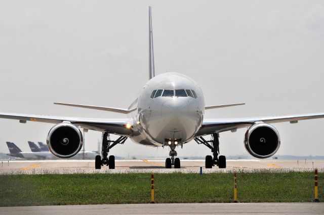 BOEING 767-300 (N378AX) - 08-07-21 stare-down