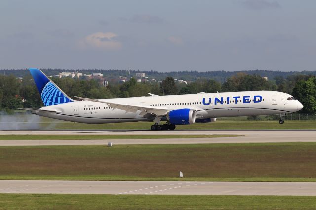 BOEING 787-10 Dreamliner (N12020)