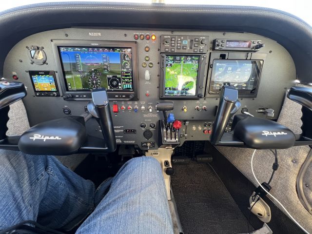 Piper Cherokee Arrow (N3207R) - Panel upgrade