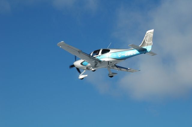 Cirrus SR-22 (C-GBLC) - CYQB arrival