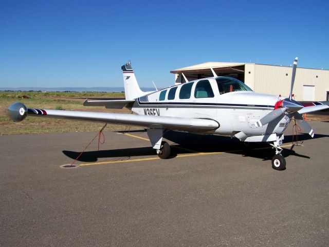 Beechcraft Bonanza (36) —