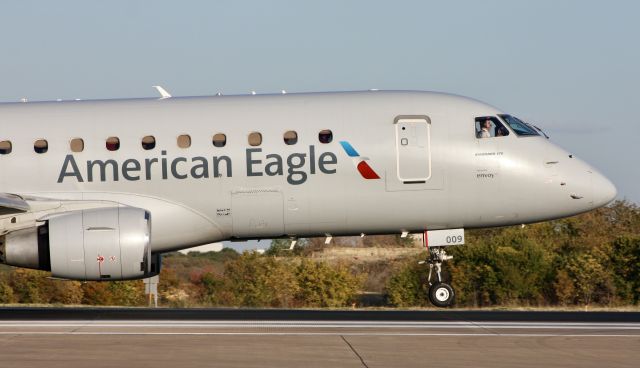 Embraer 175 (N209NN)
