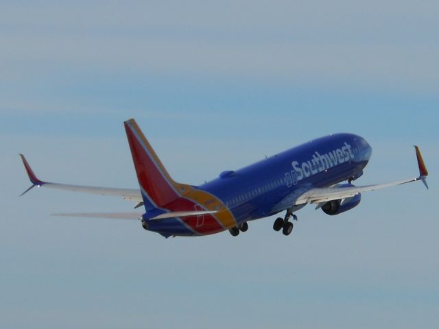 Boeing 737-800 (N8645A)