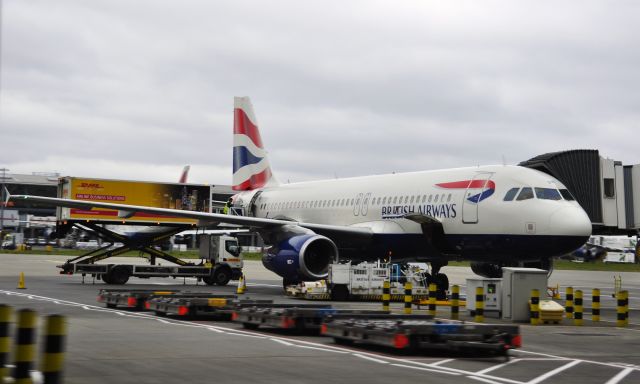 Airbus A320 (G-EUYB) - British Airways Airbus A320-232 G-EUYB in London Heathrow Airport