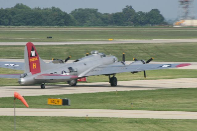 Boeing B-17 Flying Fortress — - EAA B-17 taxiing out for takeoff
