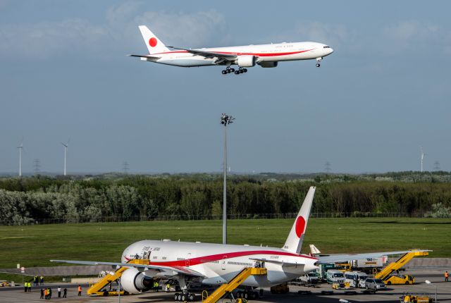 BOEING 777-300ER —