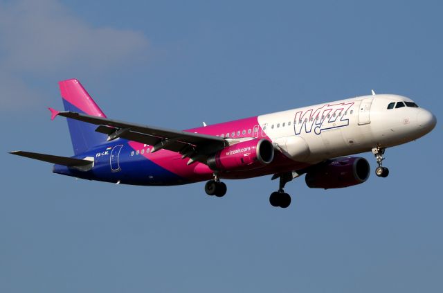 Airbus A320 (HA-LWL)