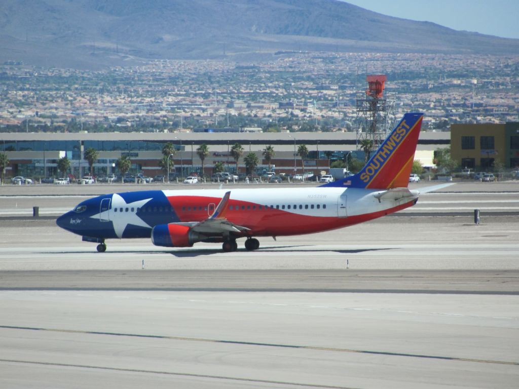 Boeing 737-700 (N352SW)