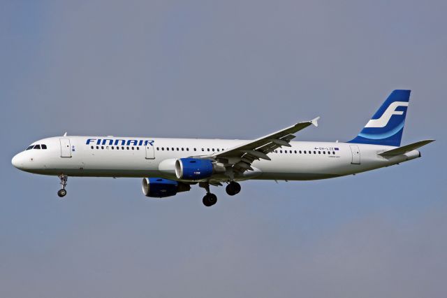 Airbus A321 (OH-LZE)