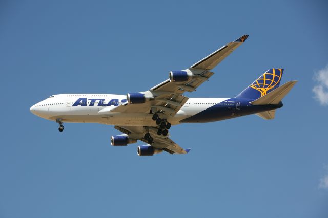 Boeing 747-400 (N465MC) - Landing RWY 17, June 18,2018