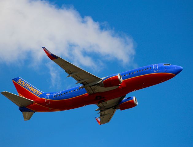 BOEING 737-300 (N619SW)