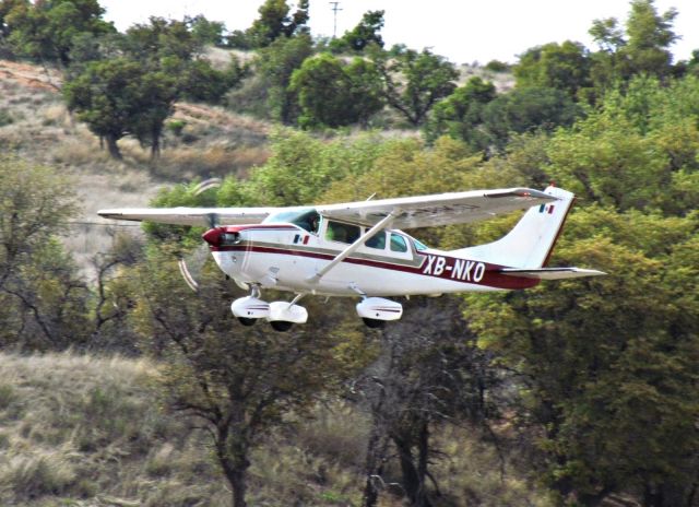 Cessna 206 Stationair (XB-NKO) - Despegando...