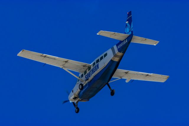 Cessna Caravan (N881SA) - A Southern Airways Express Cessna Caravan taking off from PHX on 2/11/23 during the Super Bowl rush. Taken with a Canon R7 and Canon EF 100-400 II L lens.