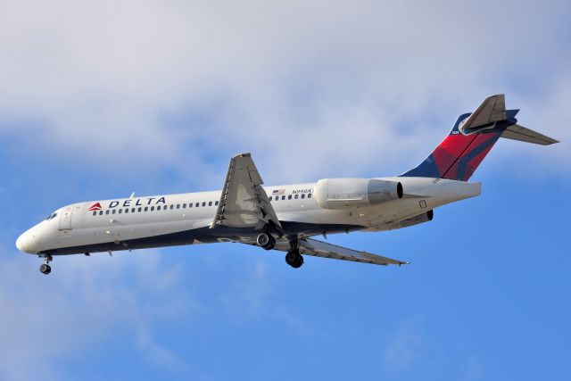 Boeing 717-200 (N990AT) - Runway 23