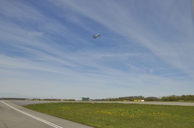 de Havilland Dash 8-400 (OE-LIC)