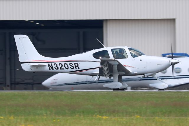 Cirrus SR-20 (N320SR)