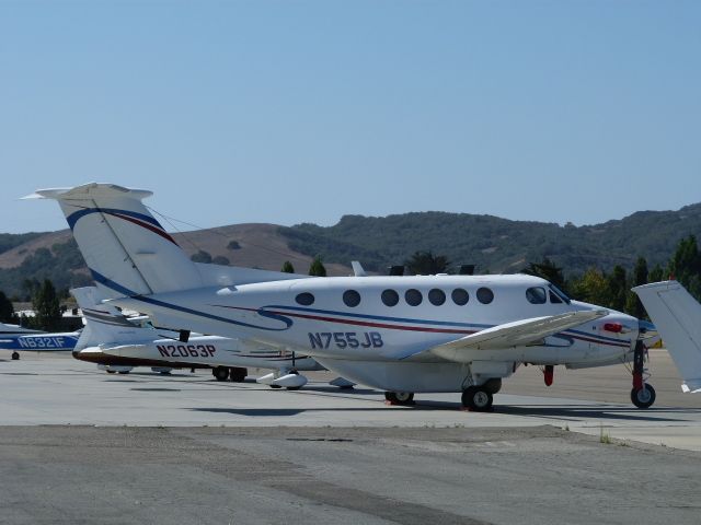 Beechcraft Super King Air 200 (N755JB) - FBO