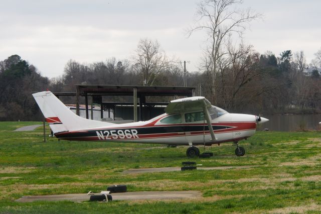 Cessna Skylane (N2596R)