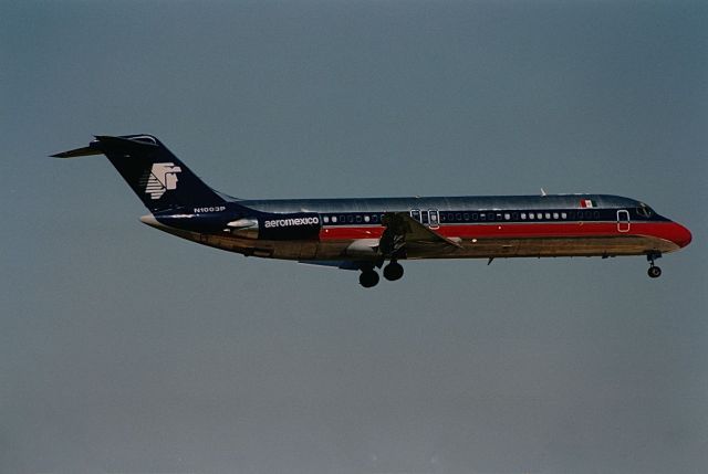 Douglas DC-9-10 (N1003P) - Aeromexico DC-9-30 landing at KDFW