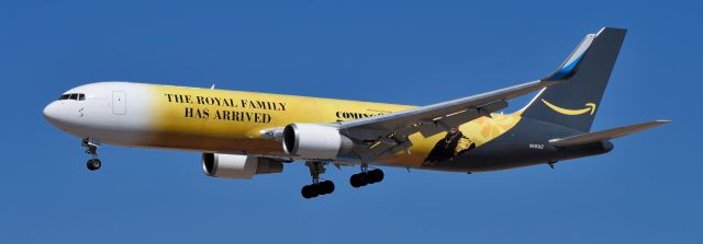 BOEING 767-300 (N491AZ) - phoenix sky harbor international airport 10MAR21